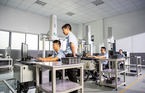 拥有实验设备1,000多台/套